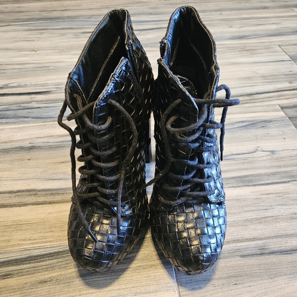 Black shoe booties size 9 - Picture 6 of 6